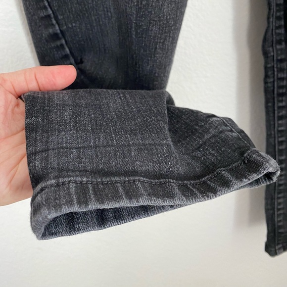 Jennifer Lopez • Distressed Edgy Black Capri Jean Pants - Picture 9 of 13